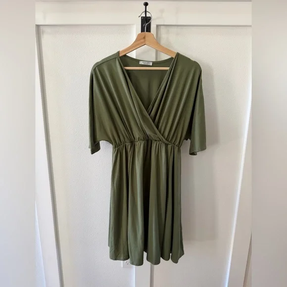 NEVER WORN Ekouaer Olive Green Maternity Nursing/Labor and Delivery Gown - Picture 1 of 8
